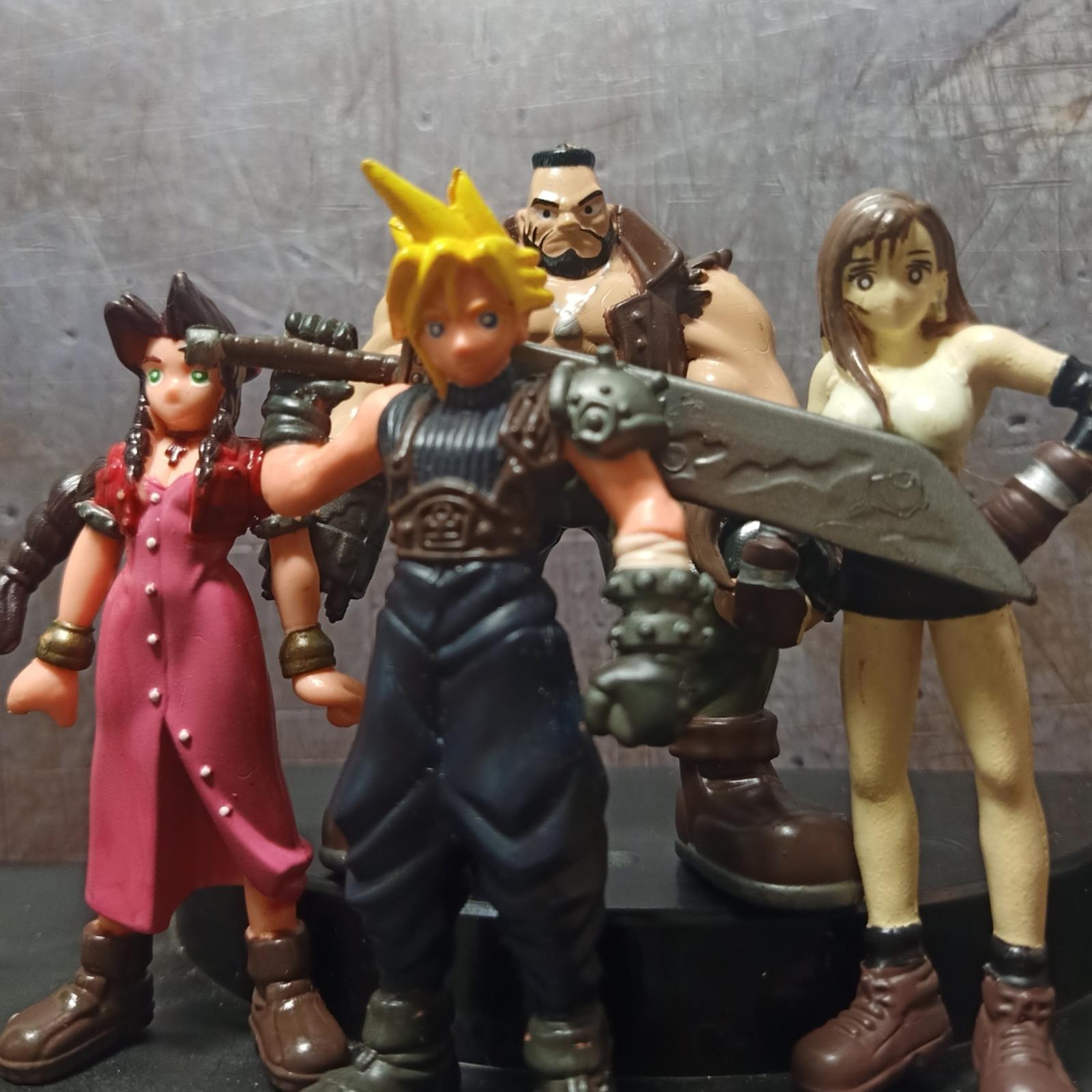 Final Fantasy VII Characters Set Keychain Swing Figures