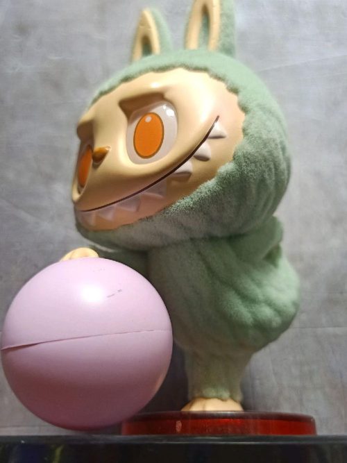 Figure The Monsters Labubu Yoga with Ball